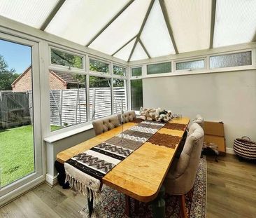 Walker Crescent, Langley, SL3 - Photo 3