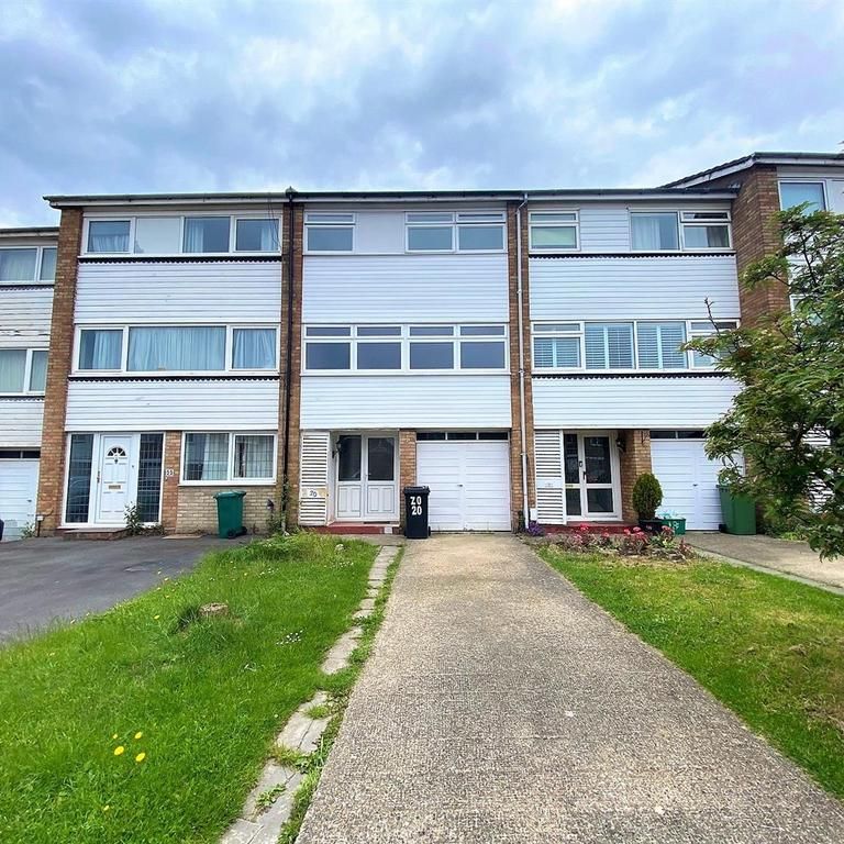 4 bedroom townhouse to rent - Photo 1