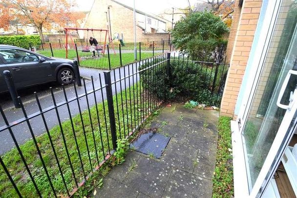 Wooldridge Close, Feltham, TW14 - Photo 1