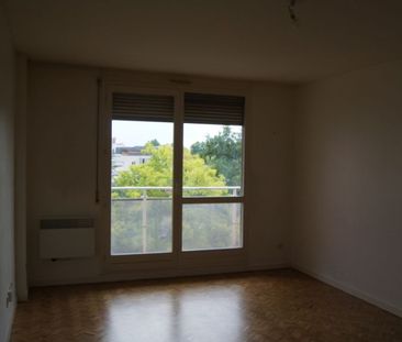 Location Appartement 1 pièce 49m² LYON 8ème - Photo 4