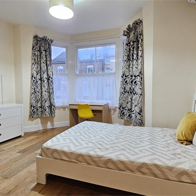 Flat 4, 24 Newmarket Road, Cambridge - Photo 1