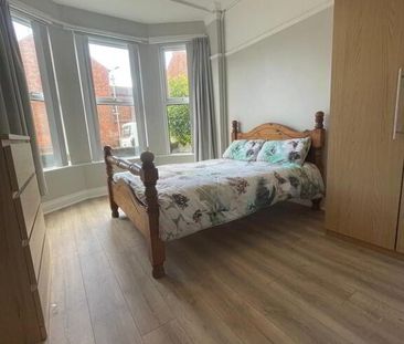 53 Haypark Avenue, Belfast, BT7 3FE - Photo 2