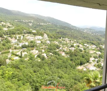 Petit deux pièces dans le village de Gattieres - Photo 1