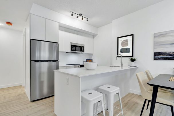 320 25 Ave SW, Calgary - Photo 1