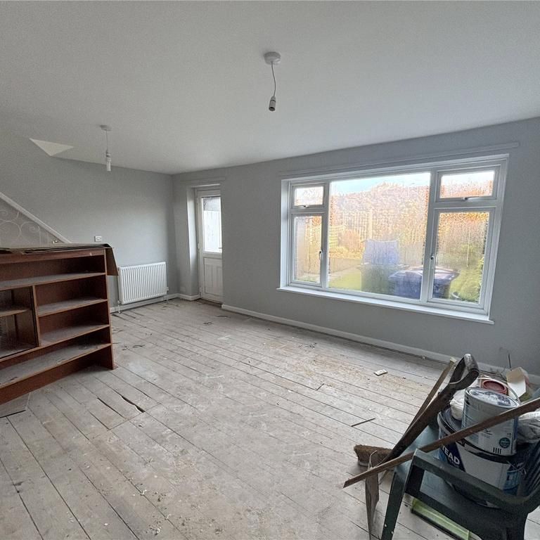 3 bedroom semi-detached house to rent - Photo 1