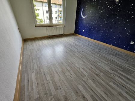 Bezugsfreie Mietwohnung mit ca. 52 m² Wohnfläche und 2 Zimmern in ruhiger, zentraler Wohnlage - Photo 2