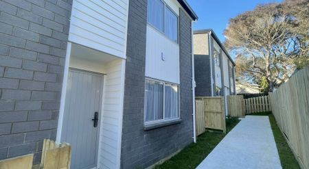 Last of 4 - Brand new! 4 bedroom 2 Bathroom - Photo 5