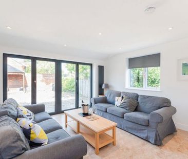 1 bedroom in a house share to rent - Photo 3