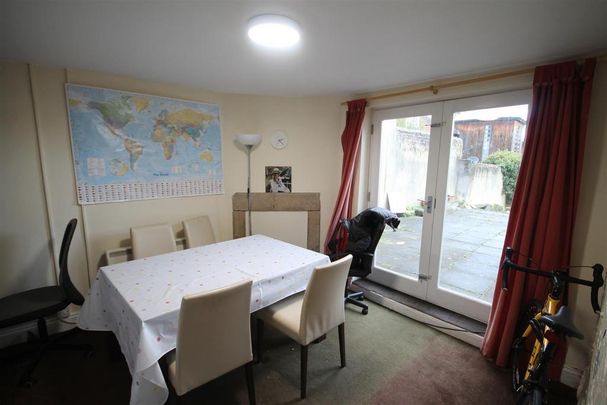 6 bedroom private hall to rent - Photo 1