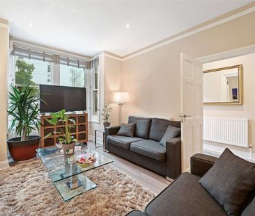 Recently refurbished and immaculately presented three bedroom Victo... - Photo 2