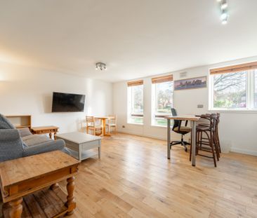 Clarence Gardens - Photo 3