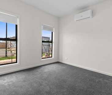 Light-Filled Home in Thornhill Park - Photo 5