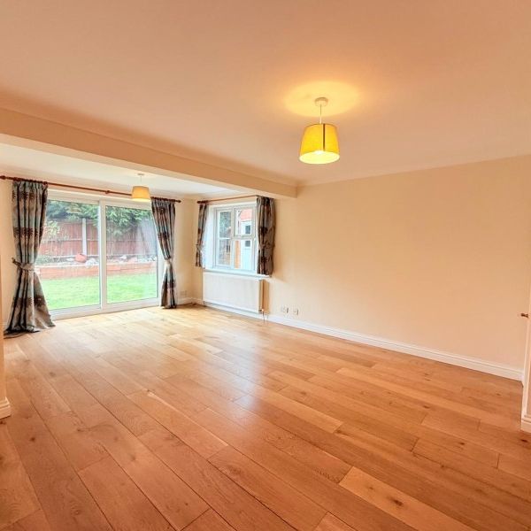 Morton Close, Camberley, Surrey, GU16 - Photo 1