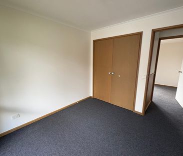 FRESHLY UPDATED FAMILY HOME IN PRIME CRANBOURNE LOCATION! - Photo 2