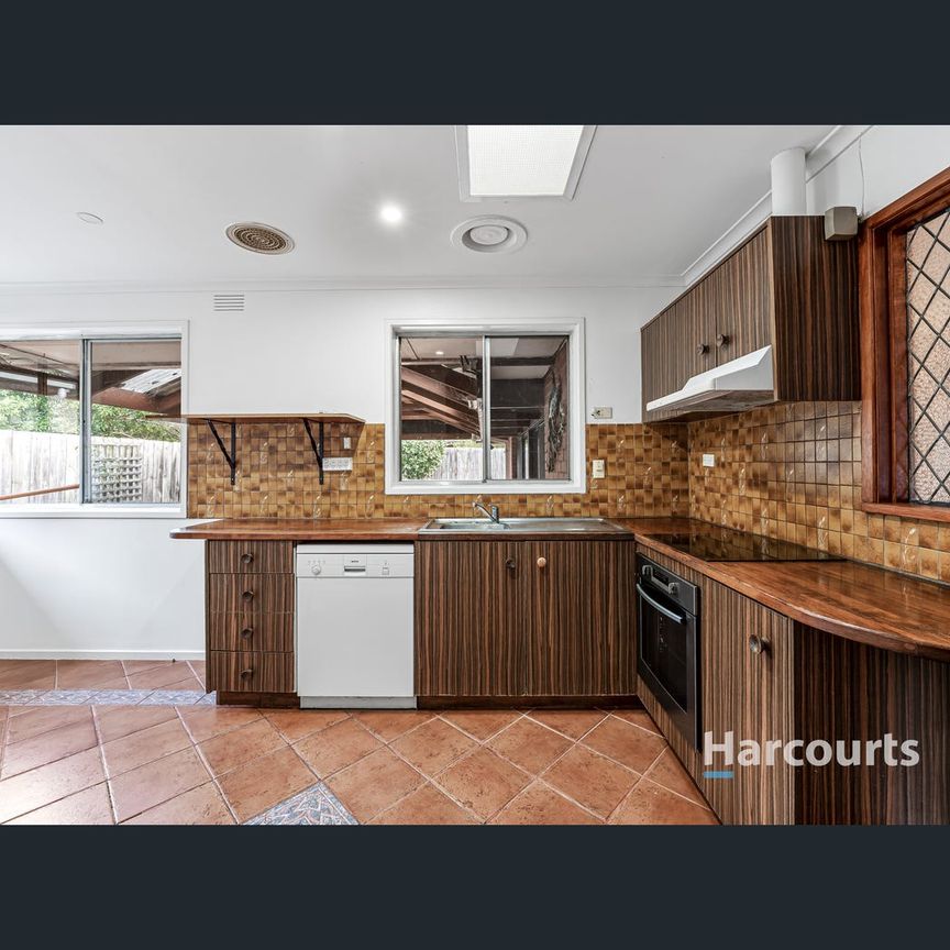 9 Torquay Avenue, Seaford, Vic 3198 - Photo 1