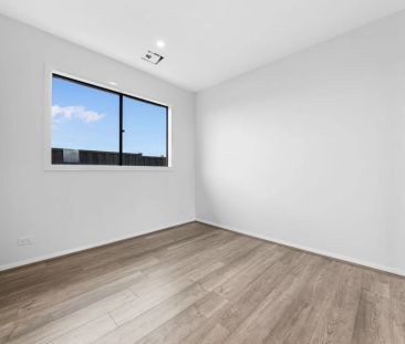 BRAND NEW LIGHT FILLED FAMILY HOME IN BEVERIDGE - Photo 4