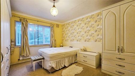 Park Road, Stanwell, Staines-upon-Thames, Surrey, TW19 7NT - Photo 2