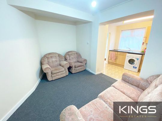 5 bedroom semi-detached house to rent - Photo 1