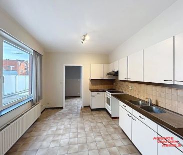 Lichtrijk appartement met zeer ruim terras gelegen te centrum Oostkamp - Photo 6