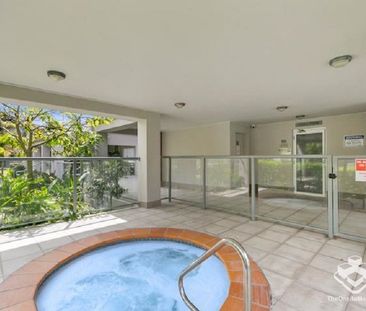 Beautiful 3-Bedroom Townhouse Offering Space, Comfort and Convenience - Photo 3