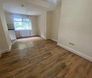 70 Bolton Road Rochdale OL11 4NX - Marland - Photo 2