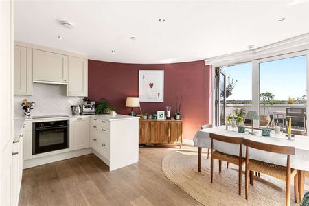 An excellent opportunity to own a distinctive apartment in Clapham's Library Building with a stunning private roof terrace. - Photo 4