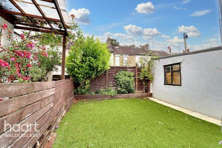 4 bedroom terraced house to rent - Photo 4