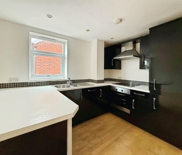 2 bedroom Flat To Let - Photo 3