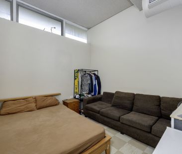 ONE UNFURNISHED ROOM IN SHARE ACCOMMODATION COOKS HILL - Photo 3