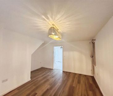 4 bedroom detached house to rent - Photo 3