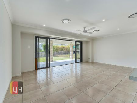 SPACIOUS AND AIR CONDITIONED 4 BEDROOM HOME - Photo 4