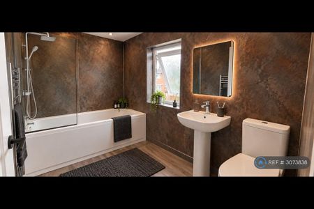 3 bedroom semi-detached house to rent - Photo 4