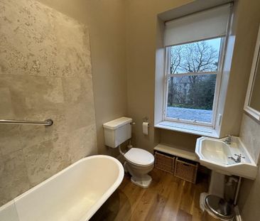 4 bedroom flat to rent - Photo 3