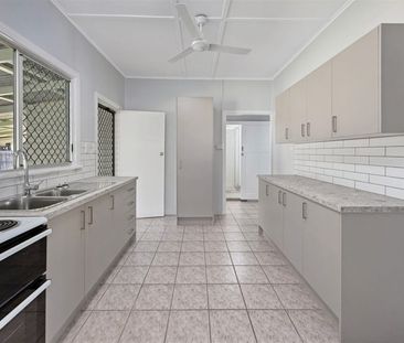 RENOVATED 3 BEDROOM HOME IN MUNDINGBURRA + HUGE BLOCK! - Photo 2