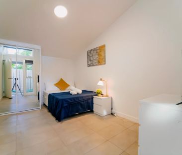 14 Holt, Sydney - Photo 2