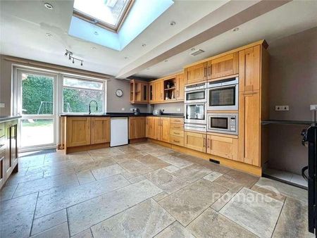 Mytchett Road, Mytchett, Camberley, Surrey, GU16 - Photo 3