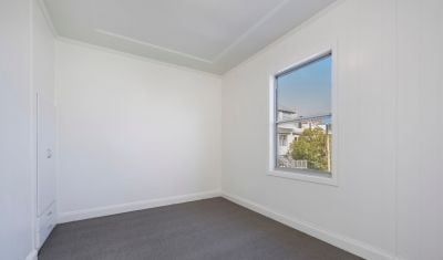 Stylishly historic terrace house in a sought-after location - Photo 5