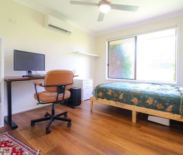 SPACIOUS FAMILY RETREAT - Photo 4