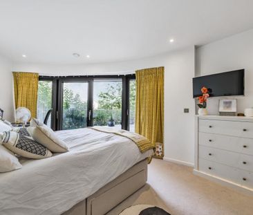 3 bedroom flat to rent - Photo 4