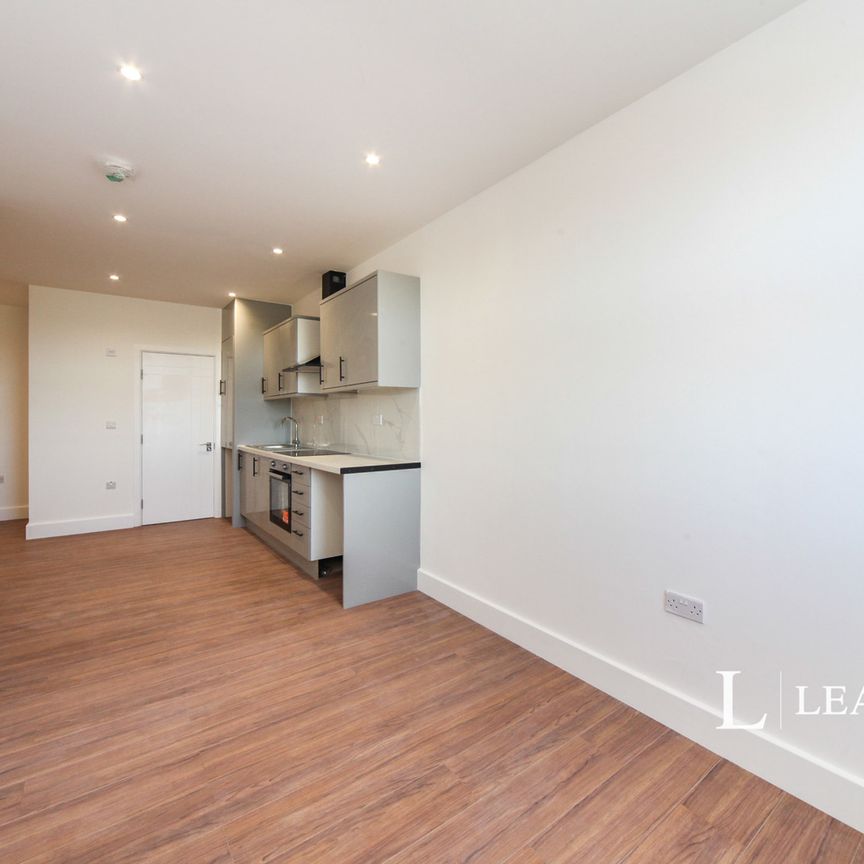 apartment to rent Queensway Parade, Dunstable, Bedfordshire, LU5 - Photo 1