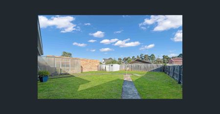 Spacious 3-Bedroom Home with Open Plan Living - Photo 3