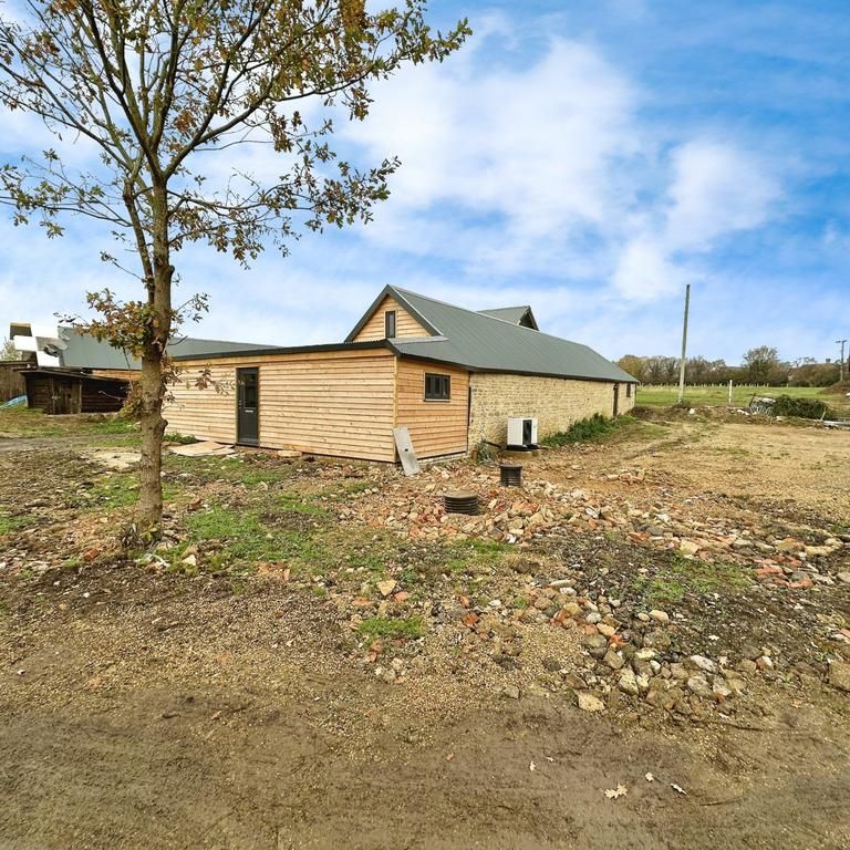 1 bedroom barn conversion to rent - Photo 1