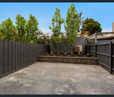 GORGEOUS | GROUND FLOOR | CLOSE TO BEACH - Photo 6