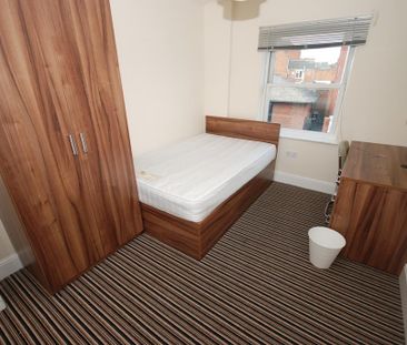 4 bedroom flat to rent - Photo 1