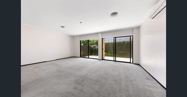 Spacious 3-Bedroom Townhouse in the Heart of South Yarra - Photo 1