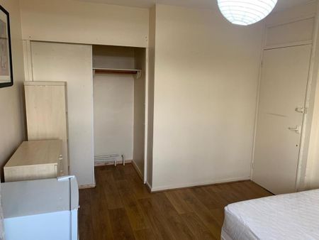 4 bedroom flat to rent - Photo 2