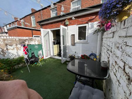 2 bedroom terraced house to rent - Photo 2