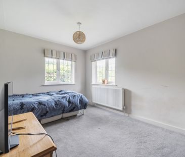 4 bedroom detached house to rent - Photo 2