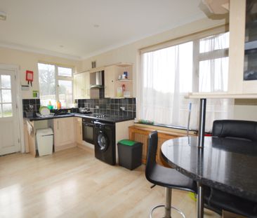 Crest Road, Parkstone, Poole, Dorset, BH12 3DR - Photo 2