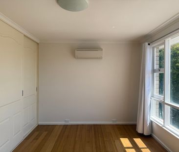 Bright & Sunny Home with River Derwent Views - Photo 3